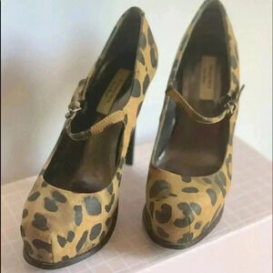 Vera Wang leopard shoes 